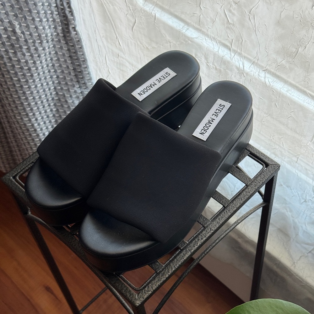 Steve Madden 90s Black sandals